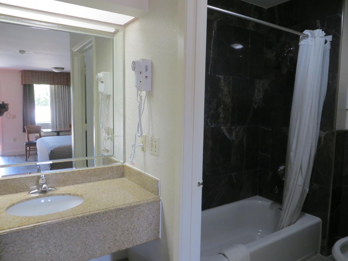 هيوستن Palace Inn South Wayside المظهر الخارجي الصورة