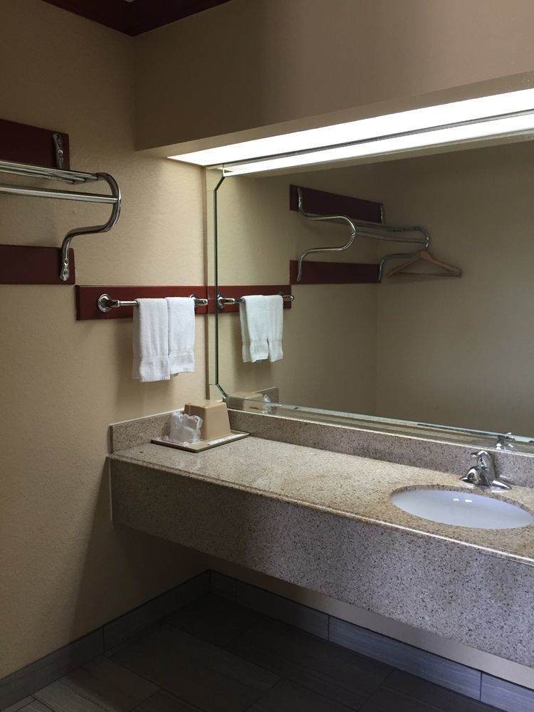 هيوستن Palace Inn South Wayside المظهر الخارجي الصورة
